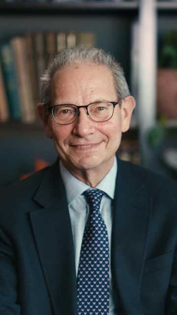 Portrait of Charles Kupchan.