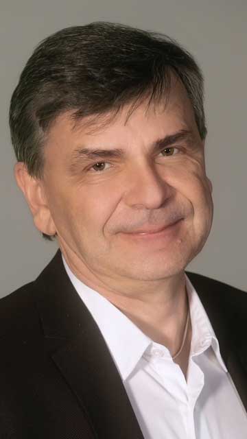 Portrait of Eric Shiraev.