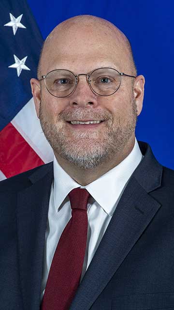 Portrait of Jeffrey Hovenier.